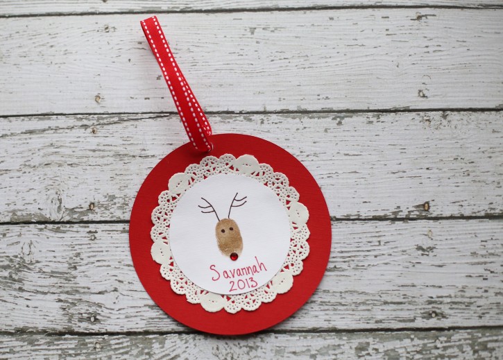 Reindeer Thumb Print Ornament by Lindsay Wilkes from The Cottage Mama. www.thecottagemama.com