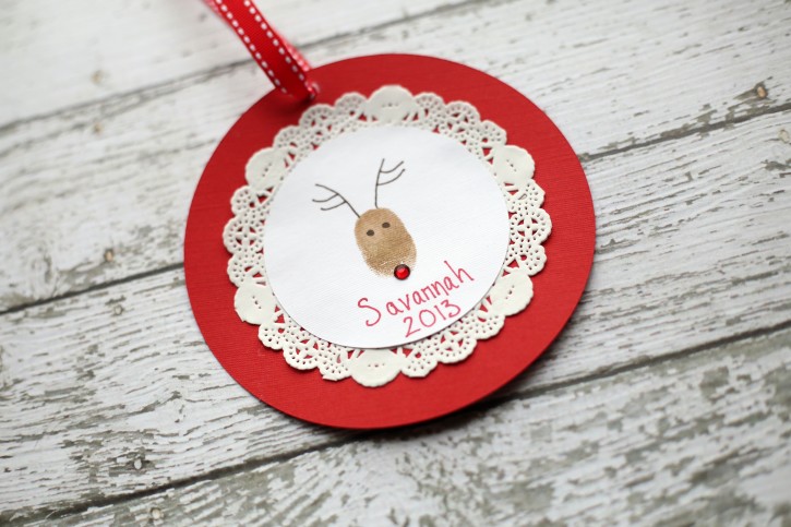 Reindeer Thumb Print Ornament by Lindsay Wilkes from The Cottage Mama. www.thecottagemama.com