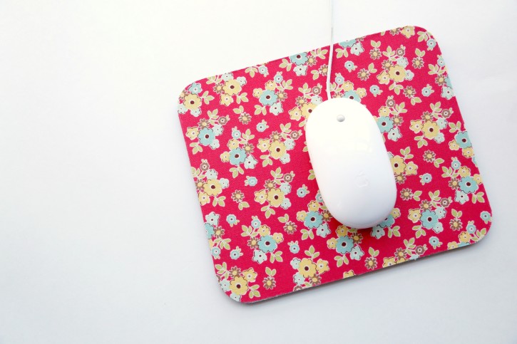 Fabric Covered Mouse Pad Tutorial. A no-sew project from The Cottage Mama. www.thecottagemama.com