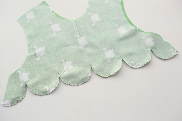 Check out this awesome Scallop Tutorial from The Cottage Mama!
