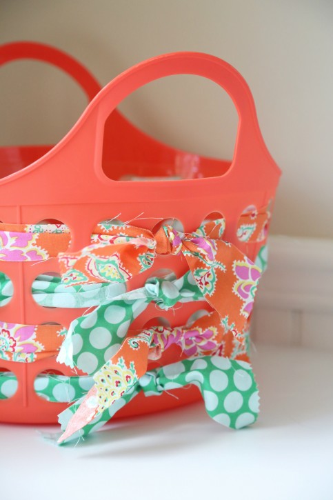 Fabric Woven Tote Tutorial. Dollar Store party craft idea from The Cottage Mama!!
